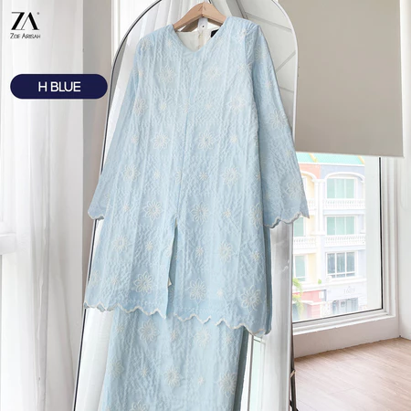 ZOE ARISAH Jawaria Baju Kurung Muslimah Kebarung Moden Full Lace Sulam H BLUE